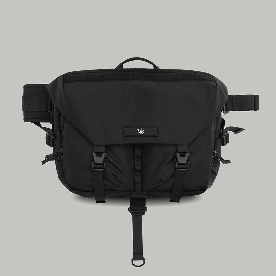 Bag "MESSENGER BAG F18 GEN 1"